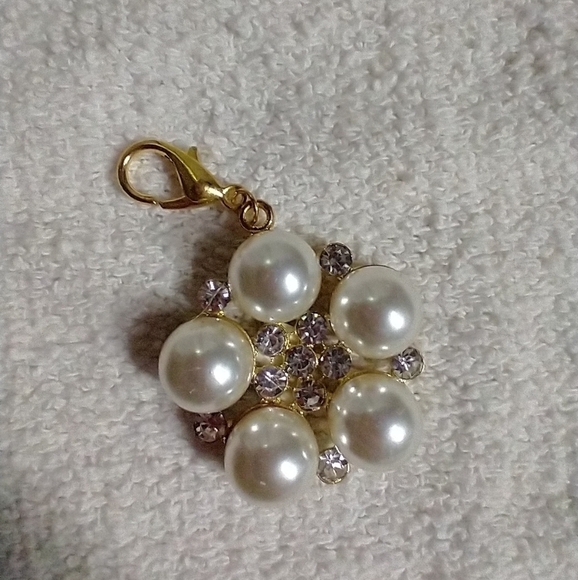 Goldtone faux pearl crystal charm pendant - Picture 1 of 2